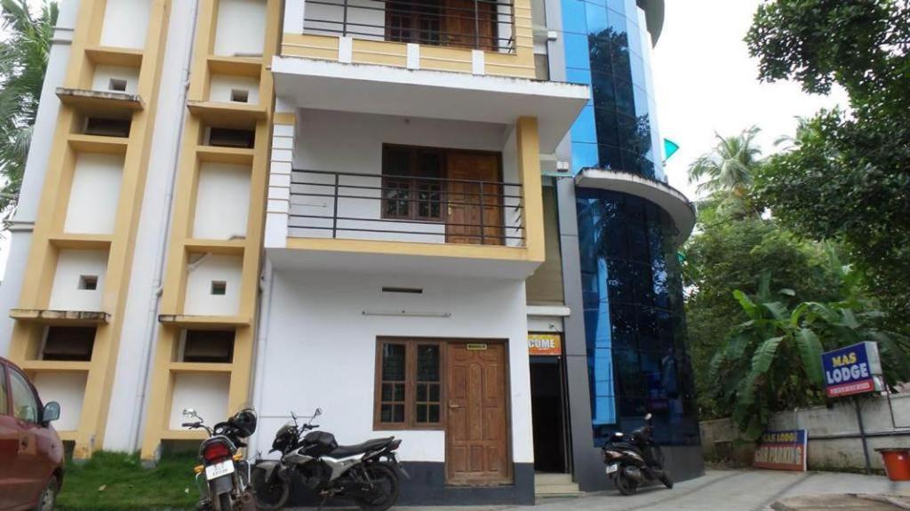Adhithya Apartments Guruvayur Exterior photo