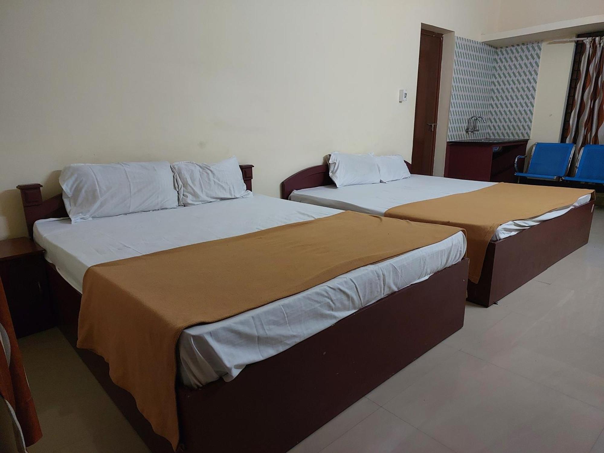 Adhithya Apartments Guruvayur Exterior photo