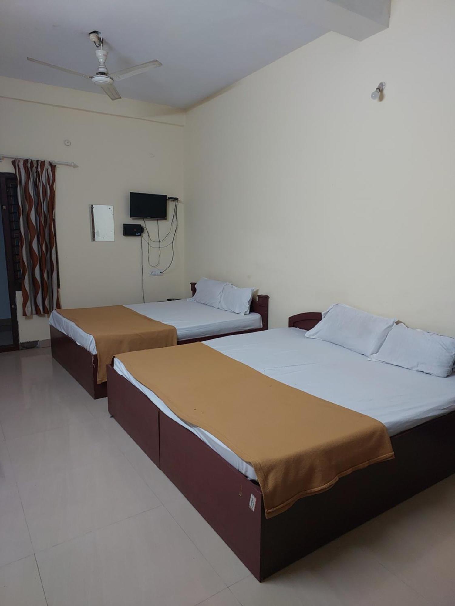 Adhithya Apartments Guruvayur Exterior photo