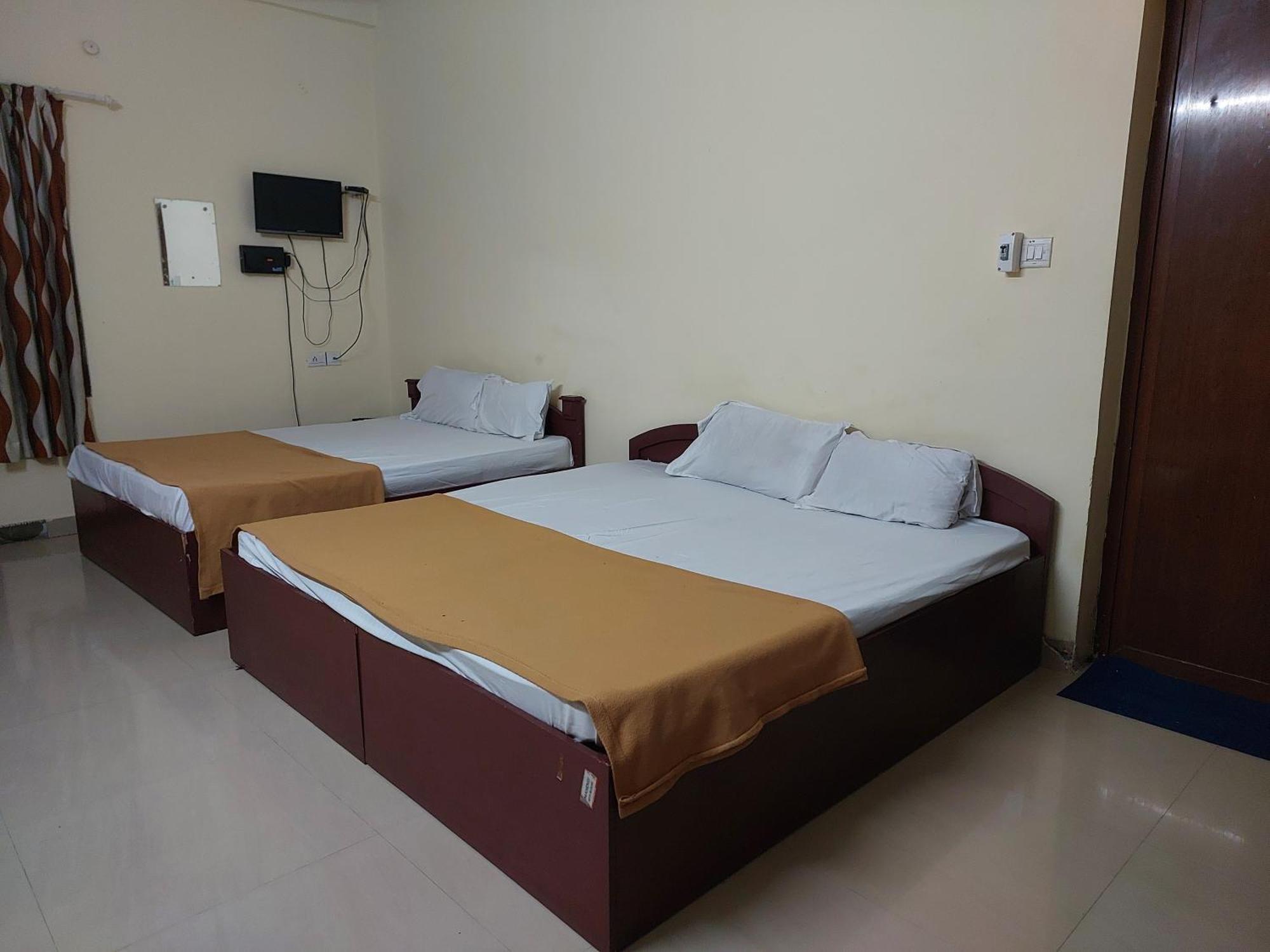 Adhithya Apartments Guruvayur Exterior photo