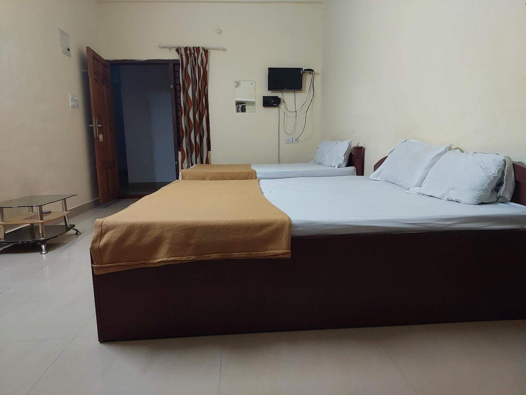 Adhithya Apartments Guruvayur Exterior photo